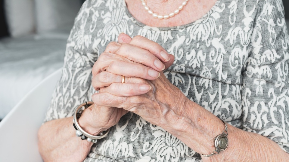 83-letnia bydgoszczanka padła ofiarą oszustów. Policjanci z bydgoskiego Fordonu otrzymali w środę zgłoszenie dotyczące oszustwa metodą na wypadek komunikacyjny/fot. Pixabay