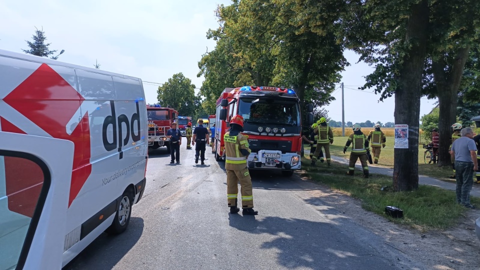 Wypadek w Brzeziu pod Włocławkiem. Trzy osoby, w tym sześcioletnia dziewczynka, trafiły do szpitala/fot: PSP Włocławek