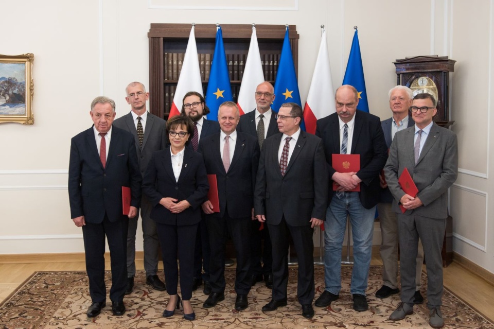 W czwartek Marszałek Sejmu Elżbieta Witek wręczyła akty powołań członkom Kolegium Instytutu Pamięci Narodowej – Komisji Ścigania Zbrodni przeciwko Narodowi Polskiemu/fot. Facebook/Wojciech Polak