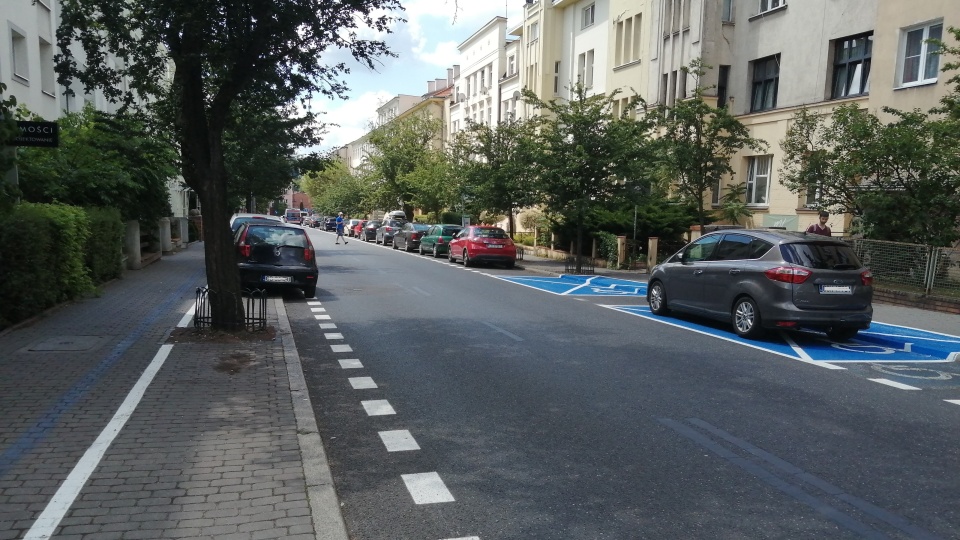 W trakcie prac przy malowaniu oznakowania poziomego, wprowadzono tymczasowe zakazy parkowania/fot. ZDMiKP Bydgoszcz