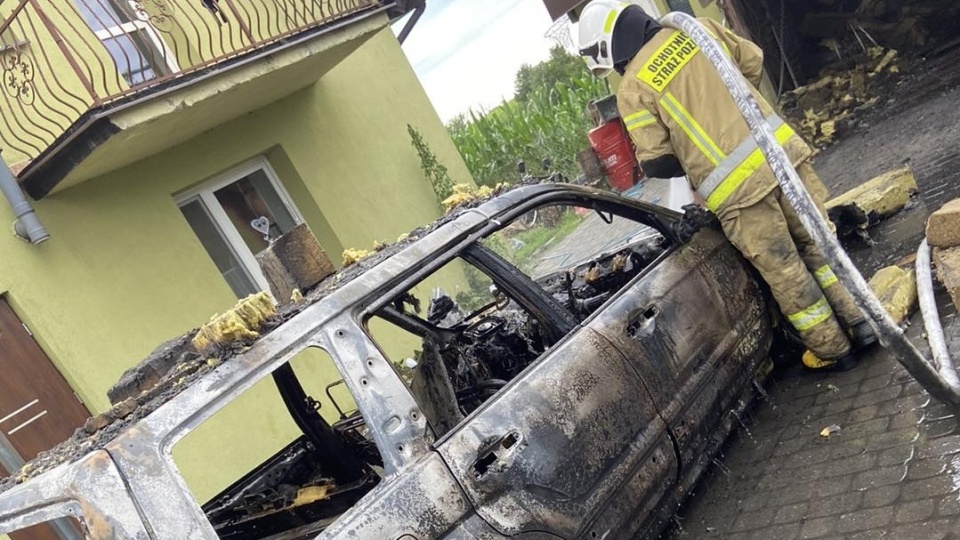 W miejscowości Czyżewo (powiat rypiński) doszło do poważnego w skutkach wypadku. Mężczyzna w wieku 41 lat w wyniku wybuchu zbiornika z paliwem uległ bardzo poważnym poparzeniom obejmującym 70-80 procent całego ciała/fot. OSP Kowalki 519c26/Facebook