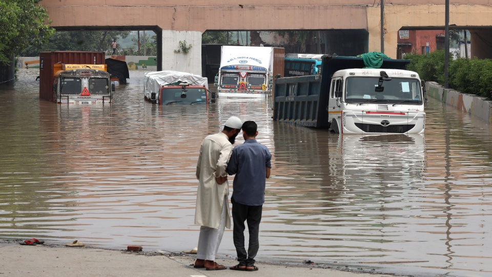 Powódź w stolicy Indii, Delhi/fot. Rajat Gupta, PAP/EPA