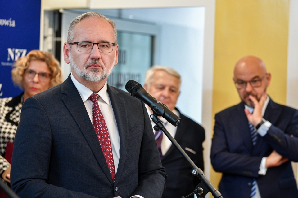 Adam Niedzielski podczas konferencji nt. zwiększenia nakładów na placówki ochrony zdrowia, w szczególności szpitale, w związku z lipcową podwyżką minimalnego wynagrodzenia/fot. Piotr Polak, PAP