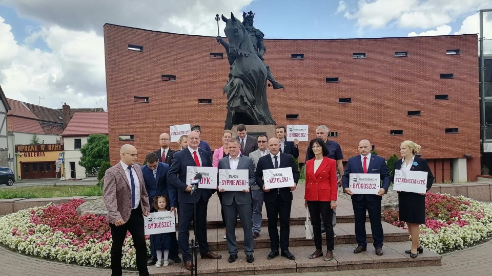 W Bydgoszczy zaprezentowali się trzej kandydaci Konfederacji do Sejmu/fot. Monika Siwak