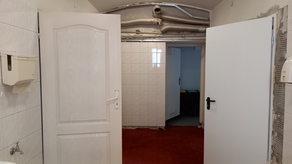 W wakacje bydgoskie placówki oświatowe nadal są otwarte, ale to ze względu na remonty. Przebudowywane są m.in. łazienki w Szkolnym Schronisku Młodzieżowym/fot: Tatiana Adonis