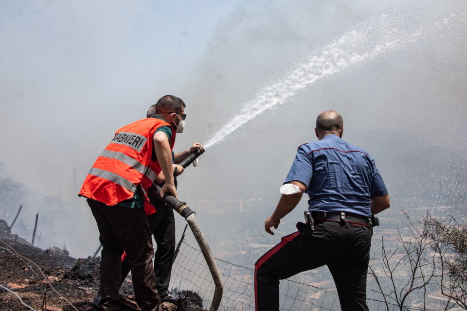 Gaszenie pożarów na Sycylii/fot. Francesco Militello Mirto, PAP/EPA