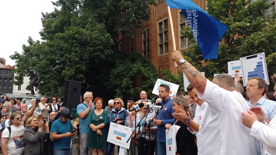 Rafał Trzaskowski zachęcał w Toruniu do wzięcia udziału w akcji pilnowania wyborów parlamentarnych/fot: Michał Zaręba