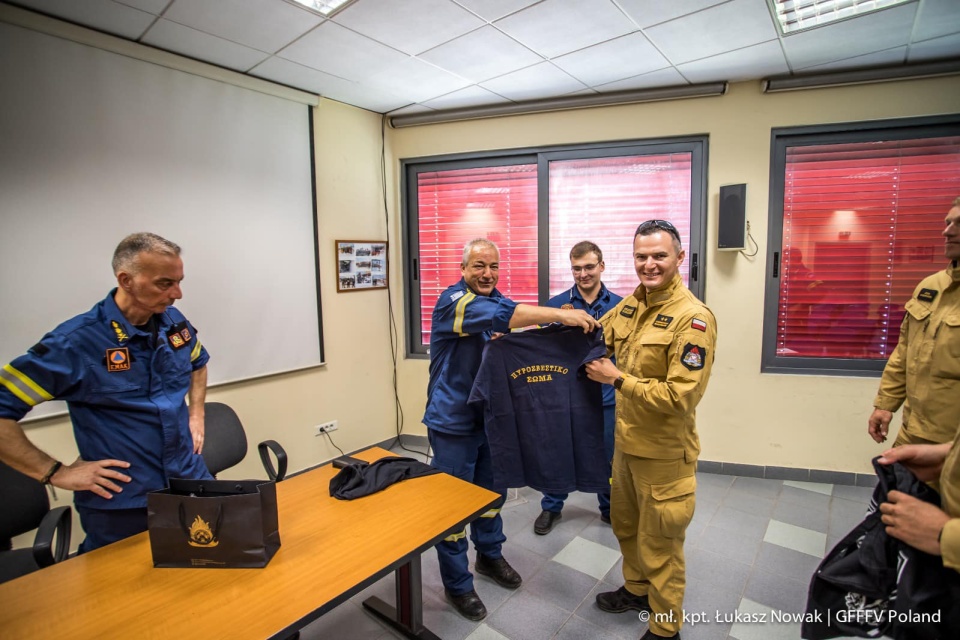 Greccy strażacy dziękują polskim kolegom za pomoc w walce z żywiołem/fot. Państwowa Straż Pożarna, Facebook