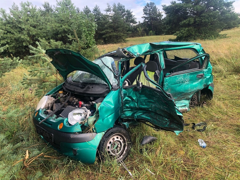 W wypadku w Paterku zmarł 62-letni kierowca Daewoo Matiza/Fot. KPP w Nakle