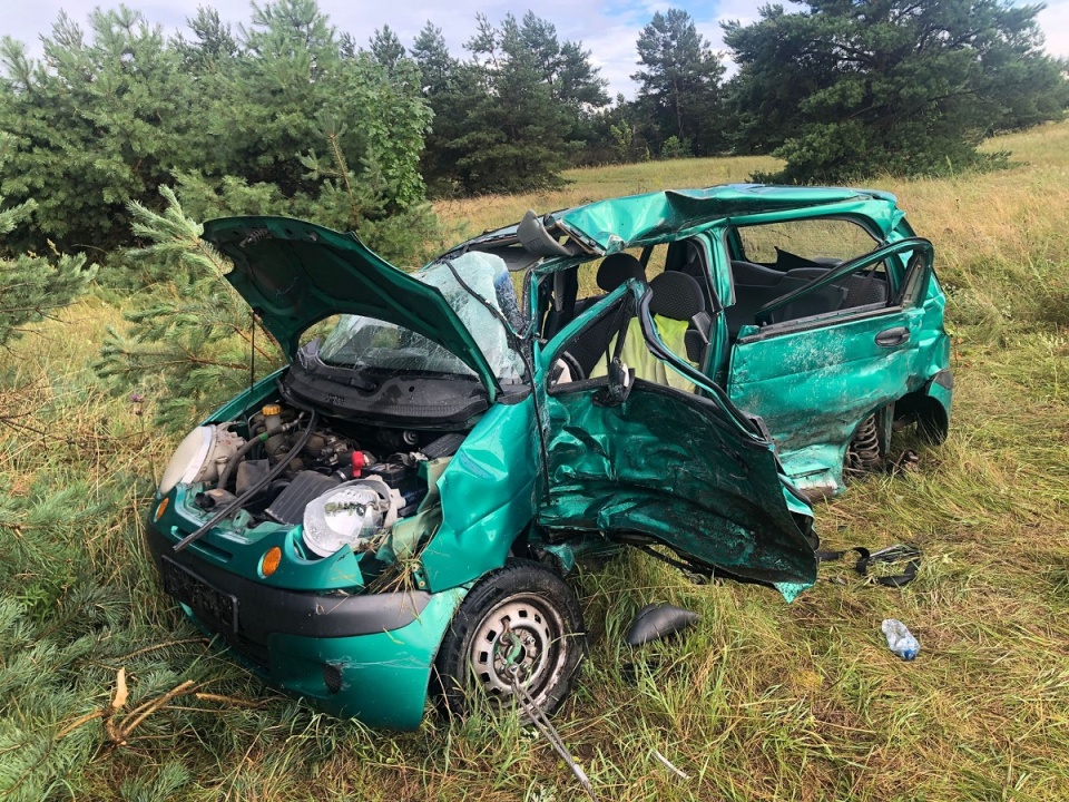 W wypadku w Paterku zmarł 62-letni kierowca Daewoo Matiza/Fot. KPP w Nakle