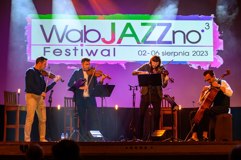 Festiwal rozpoczął się 2 sierpnia projekcją filmu pt. „Zbigniew Seifert - Przerwana podróż” i koncertem Atom String Quartet/fot. WąbJAZZno, Facebook