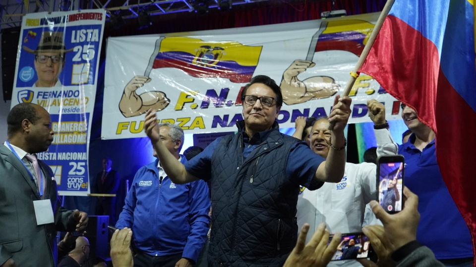 Kandydat na prezydenta Fernando Villavicencio wziął udział w wiecu wyborczym, kilka minut przed zastrzeleniem w Quito/fot: EPA/Stringer
