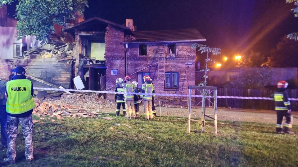 Dwie osoby zostały odwiezione do szpitala po wybuchu gazu w dwukondygnacyjnym budynku w Chełmży/fot. kpt. Przemysław Baniecki z Komendy Wojewódzkiej Państwowej Straży Pożarnej w Toruniu