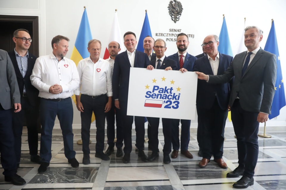 Liderzy partii opozycyjnych podpisali tzw. pakt senacki, który zakłada, że nie będą wystawiać przeciw sobie kandydatów w wyborach do Senatu, ale we wszystkich okręgach wystawią wspólnych kandydatów/Tomasz Gzell/PAP
