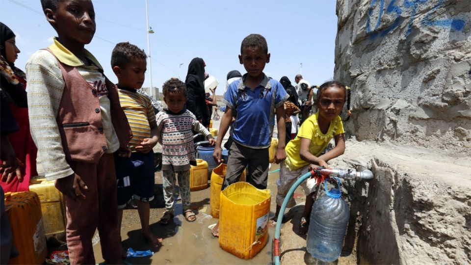 W 30-milionowym Jemenie co czwarty mieszkaniec cierpi głód/fot. PAP/EPA/YAHYA ARHAB)