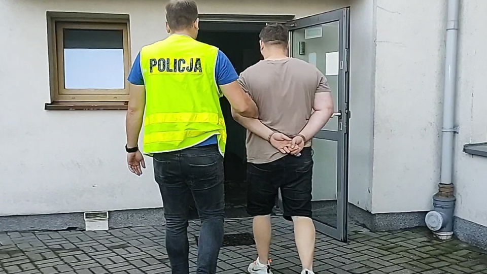 Policjanci z Bydgoszczy, Żnina i Piły zatrzymali trzech mężczyzn podejrzanych o włamanie na plebanię/fot. Policja
