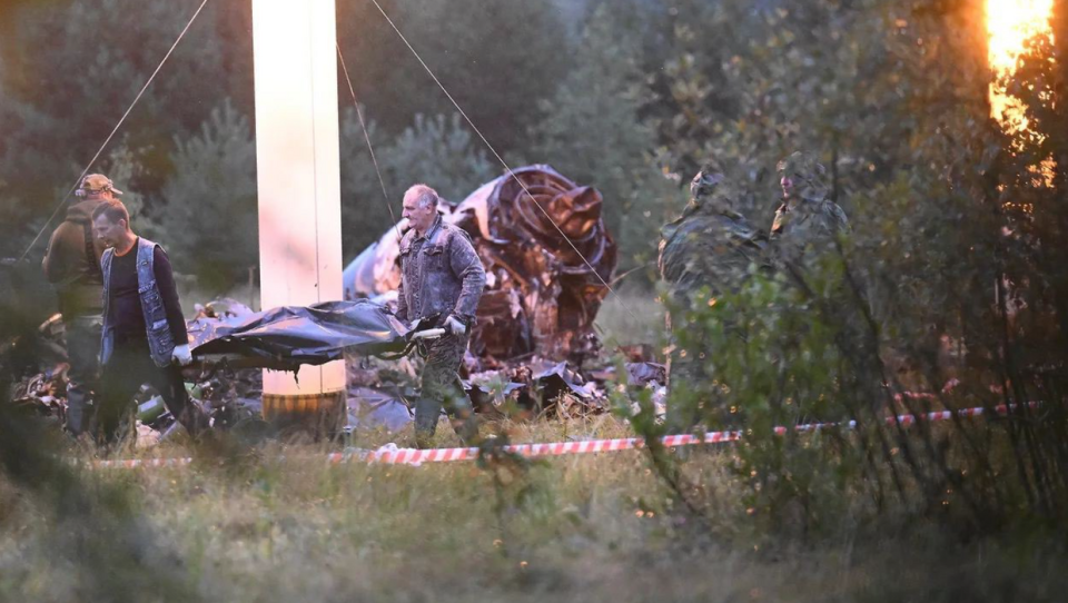 Odnalezione ciała po katastrofie samolotu transportowane na sekcje zwłok/fot. twitter.com/@nexta_tv