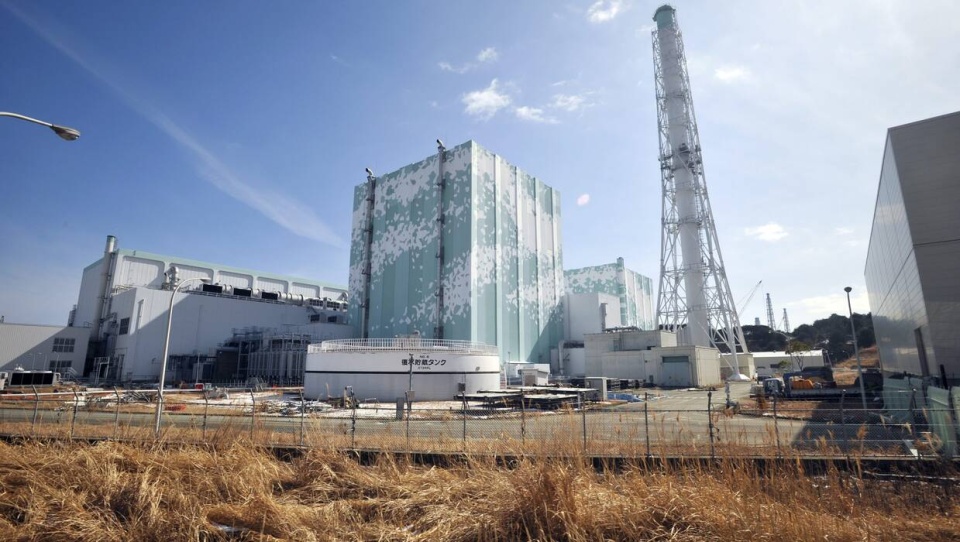 Spuszczanie wody z elektrowni Fukushima zniszczonej przez trzęsienie ziemi ma potrwać 30 lat./fot. PAP/EPA Kimimasa Mayama/Pool