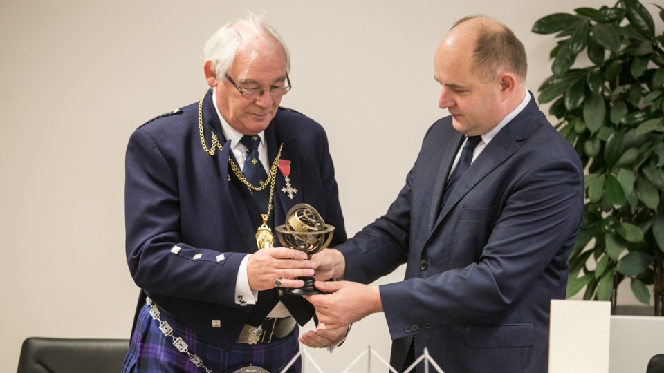 Marszałek Piotr Całbecki i przewodniczący rady Fife Jim Leishman; Urząd Marszałkowski w Toruniu, listopad 2017/fot. Andrzej Goiński/UMWKP