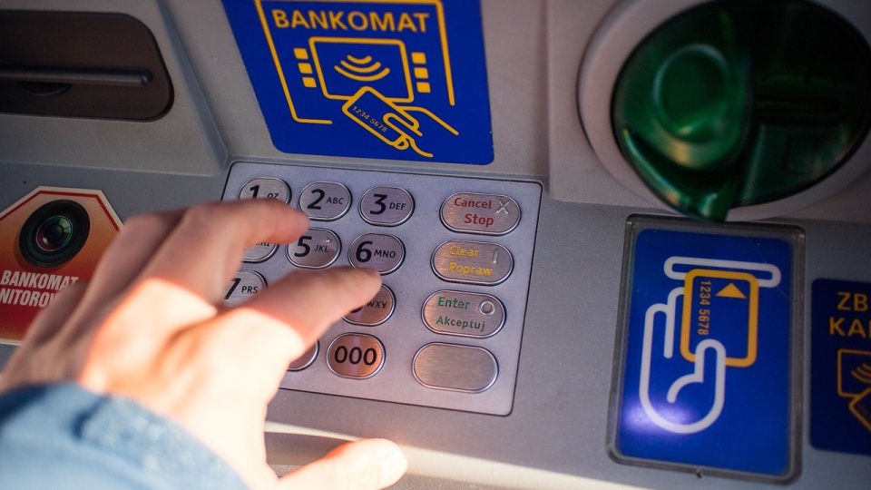 Złodzieje działali m.in. na Kujawach i Pomorzu, ale pieniądze wypłacali z bankomatu w Koszalinie. Zdjęcie ilustracyjne/fot. Pixabay