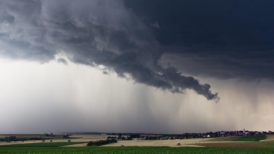 Synoptyk IMGW prognozuje burze, którym miejscami będą towarzyszyć silne opady deszczu/fot. Pixabay