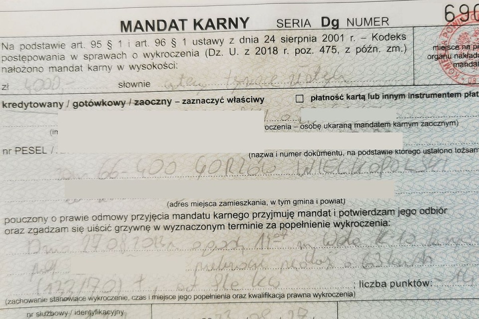 Mandat, który otrzymał 34-latek/fot. materiały policji