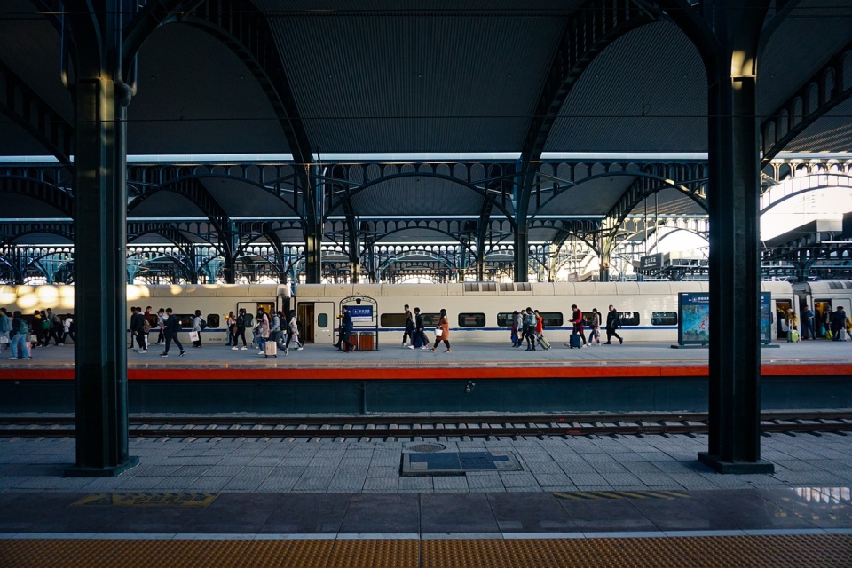 PKP Intercity obniży ceny miesięcznych biletów odcinkowych na wybranych trasach - poinformował w czwartek w komunikacie przewoźnik. Według spółki obniżki obejmą 930 odcinków na 20 wybranych trasach, największe sięgną 60 proc. Zdjęcie ilustracyjne/fot. Pixabay