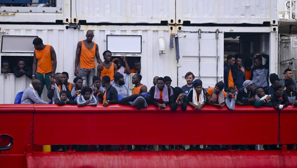 Migranci w Lampedusie/fot. PAP/EPA/Ciro Fusco