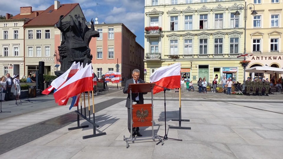 Uczestnicy bydgoskich obchodów 84. rocznicy radzieckiej napaści na Polskę wzięli udział w mszy świętej i uroczystości na Starym Rynku/fot: Tatiana Adonis