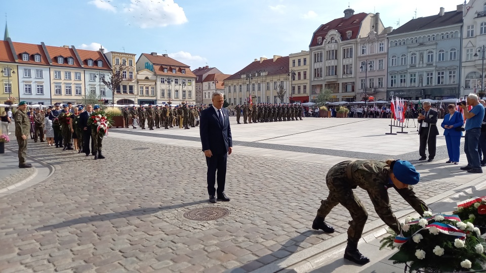 Uczestnicy bydgoskich obchodów 84. rocznicy radzieckiej napaści na Polskę wzięli udział w mszy świętej i uroczystości na Starym Rynku/fot: Tatiana Adonis