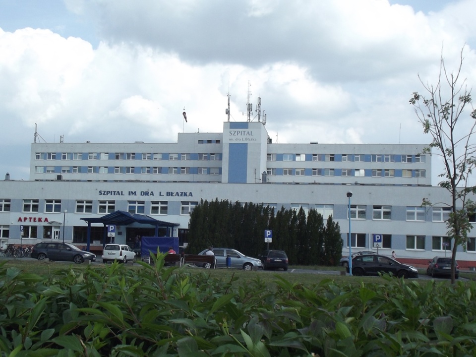 Szpital Wielospecjalistyczny im. dr. L. Błażka w Inowrocławiu (widok z 2015 roku)/fot. Darpaw, Wikipedia, CC BY-SA 4.0
