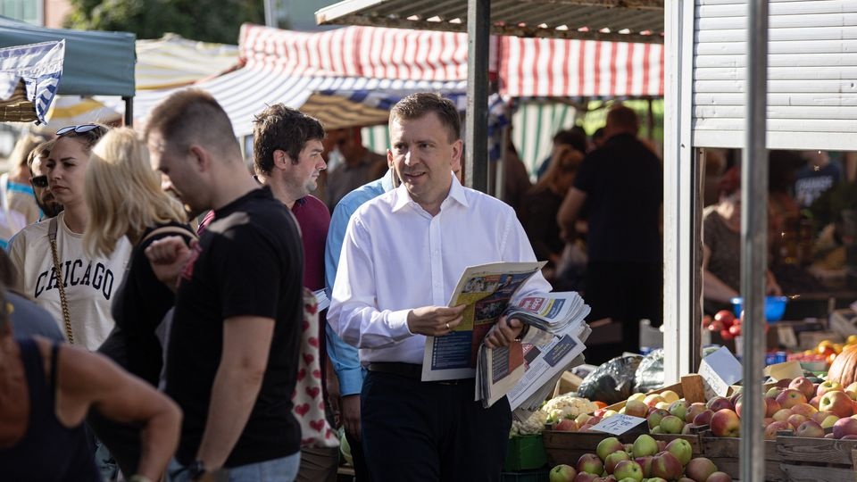 Minister Łukasz Schreiber podczas spotkania z mieszkańcami Fordonu/fot. Łukasz Schreiber, Facebook