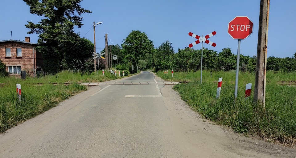 Droga do przejazdu kolejowo-drogowego w miejscu nowego przystanku Dąbrowa Chełmińska/fot: Jacek Gackowski/PKP PLK cf
