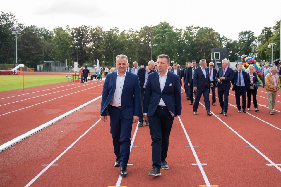 Stadion Miejski w Nakle uroczyście otwarty. Na bieżni pojawili się sportowcy z naszego regionu/fot: Facebook/Kujawsko-Pomorski Urząd Wojewódzki w Bydgoszczy