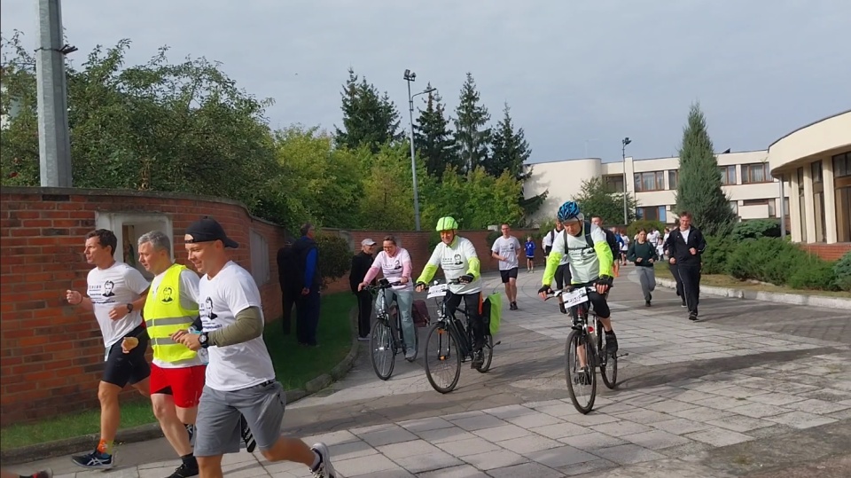 Około 200 osób uczciło pamięć ks. Jerzego Popiełuszki biorąc udział w 31. Sztafetowym Biegu Szlakiem Męczeńskiej Śmierci Błogosławionego Kapłana/fot: zrzut ekranu/Elżbieta Rupniewska