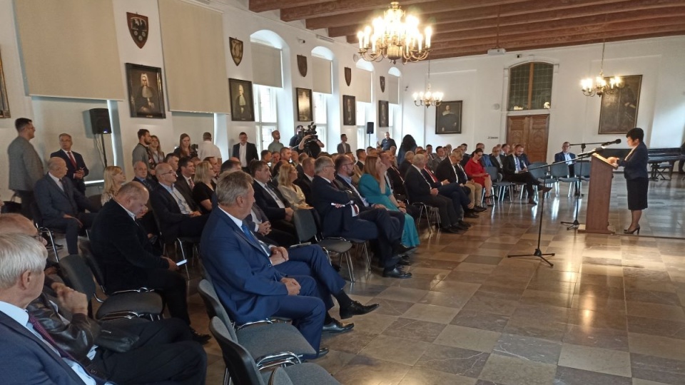 W Toruniu wręczono promesy na dofinansowanie w ramach programu dla gmin popegeerowskich i rządowego programu odbudowy zabytków/fot. Monika Kaczyńska
