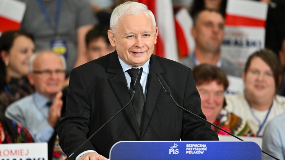Wicepremier, prezes PiS Jarosław Kaczyński podczas spotkania z mieszkańcami Włoszczowej/fot. Piotr Polak, PAP