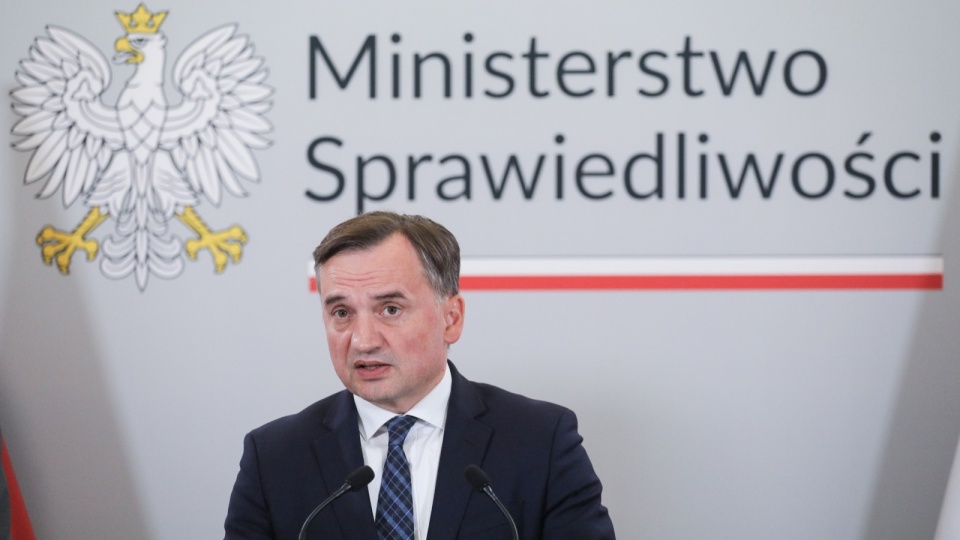 Minister sprawiedliwości, prokurator generalny Zbigniew Ziobro podczas konferencji prasowej. Tematem spotkania były działania prokuratury w sprawie medialnych doniesień o pedofilskiej działalności youtuberów #PandoraGate/fot: PAP/Paweł Supernak