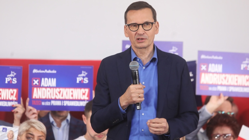 Premier Mateusz Morawiecki podczas spotkania z mieszkańcami w Łomży/fot. Artur Reczko, PAP