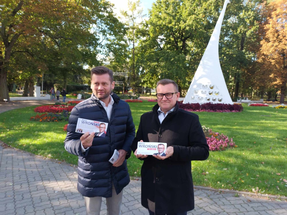 Od lewej: minister Kamil Bortniczuk i Marcin Wroński/fot. Marcin Glapiak