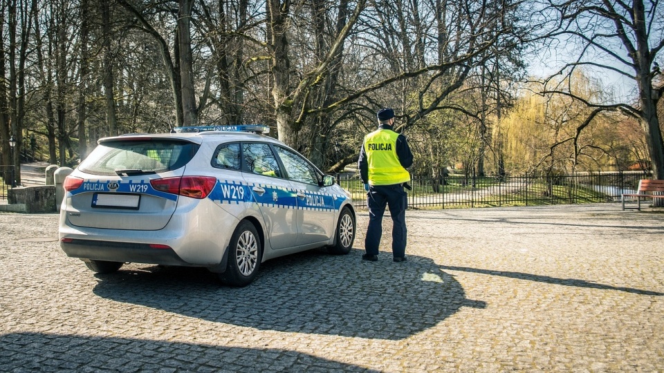 Policja pilotowała do szpitala auto wiozącą kobietę. Jej życie było zagrożone. Zdjęcie ilustracyjne/fot. Pixabay