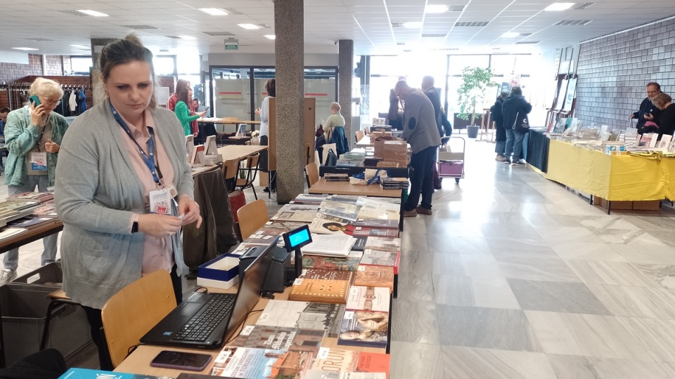 IX Toruński Kiermasz Książki Regionalnej „Kujawy i Pomorze” odbywa się w Bibliotece Głównej UMK/fot. Michał Zaręba