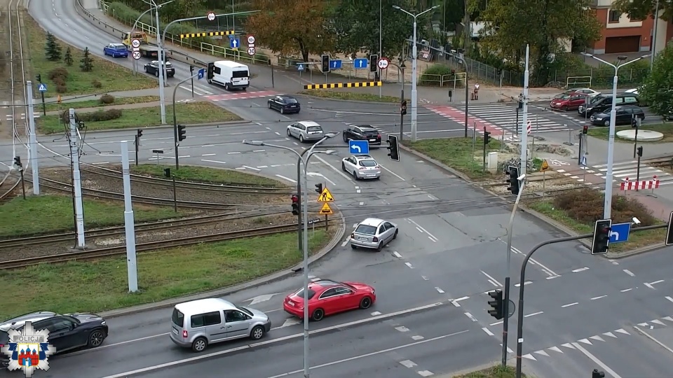 Bydgoscy policjanci po raz kolejny sprawdzali zachowanie kierowców na Rondzie Fordońskim/fot: zrzut ekranu/KMP w Bydgoszczy