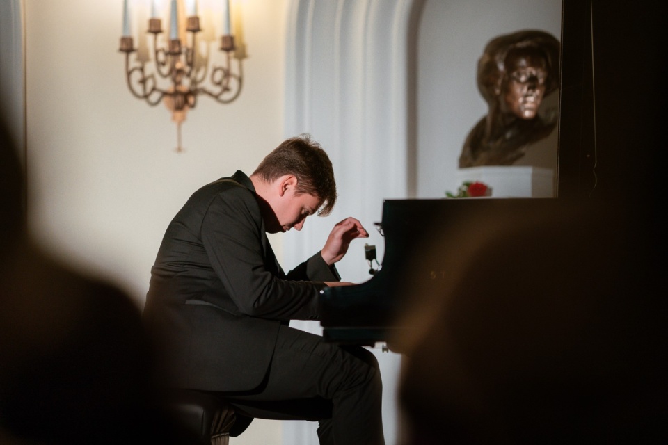 W środę zaplanowano recital Mateusza Krzyżowskiego, laureata I nagrody XII Międzynarodowego Konkursu Pianistycznego im. Paderewskiego w Bydgoszczy z 2022 roku/fot. Mateusz Krzyżowski, Facebook