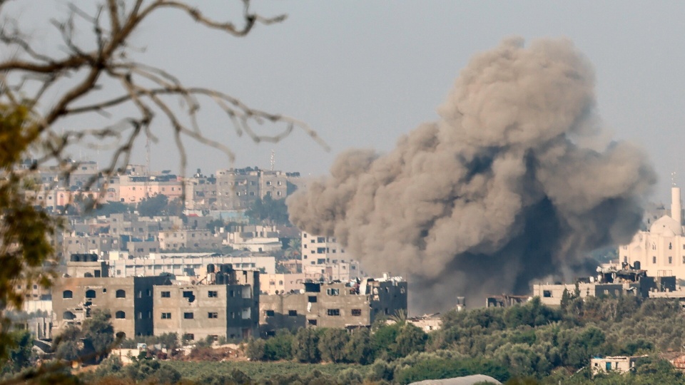 W wyniku wtorkowego wybuchu rakiety w szpitalu w Gazie zginęło co najmniej 500 osób/fot: EPA/Hannibal Hanschke