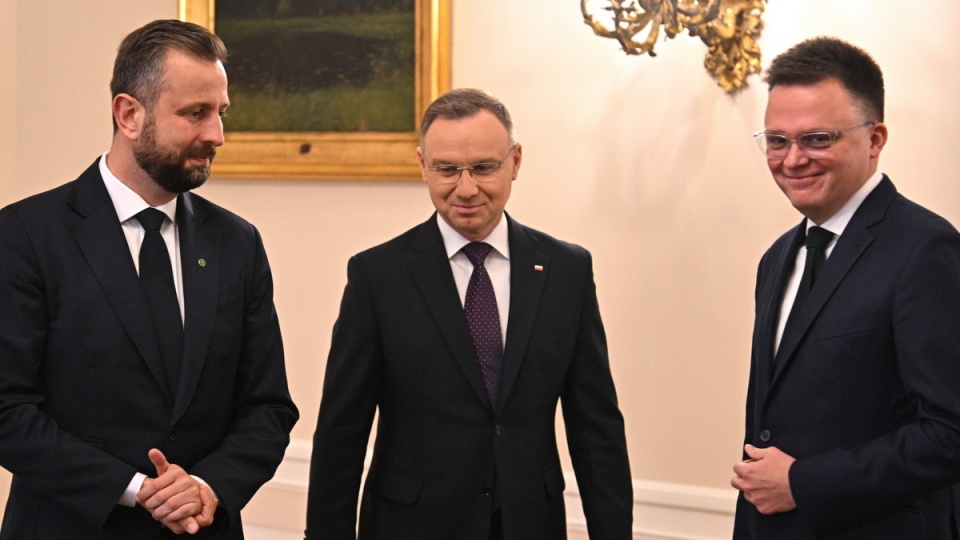 Prezydent RP Andrzej Duda (w środku), przewodniczący Polski 2050 Szymon Hołownia (z prawej) i prezes PSL Władysław Kosiniak-Kamysz na spotkaniu w Pałacu Prezydenckim w Warszawie/fot. Radek Pietruszka, PAP