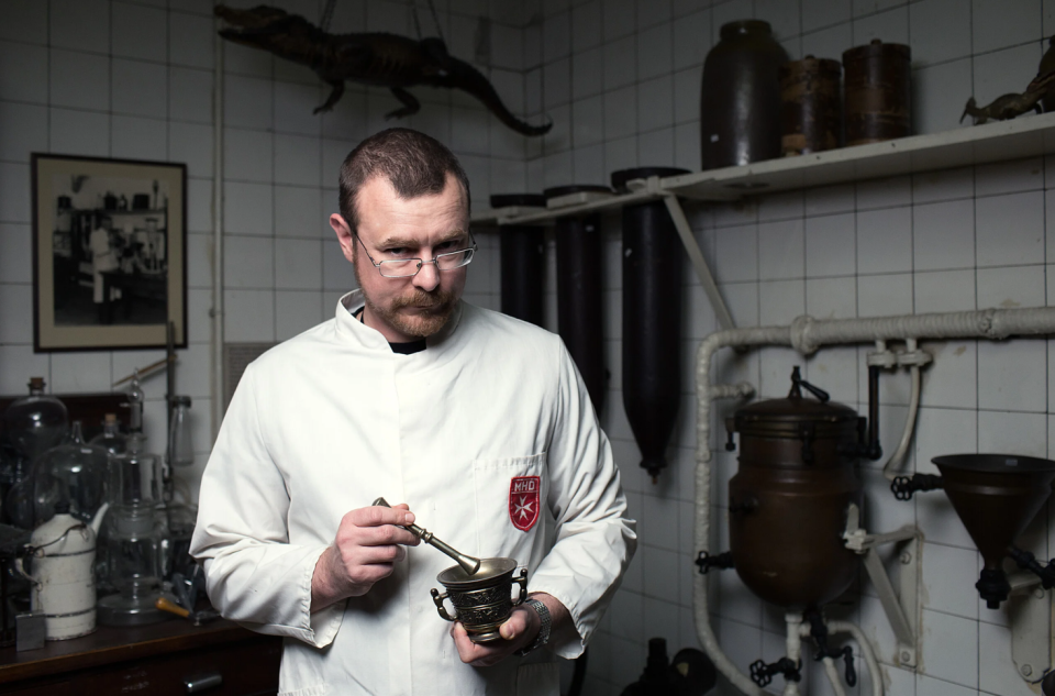 Doktor Wojciech Ślusarczyk, kierownik bydgoskiej Apteki pod Łabędziem/fot. muzeum.bydgoszcz.pl