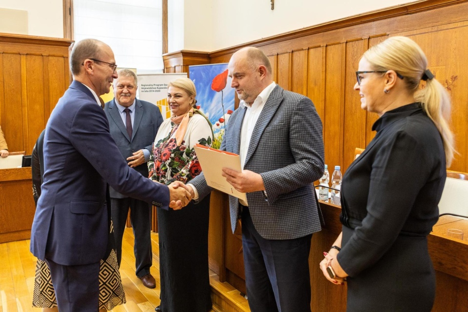 Wręczenie umów RPO i PROW/fot. Szymon Zdziebło, tarantoga.pl dla UMWK-P