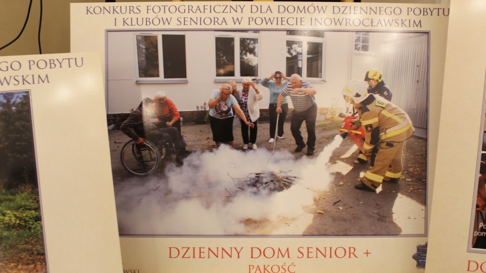 W Inowrocławiu odbył się finał konkursu fotograficznego o bezpieczeństwie, w którym udział wzięli przedstawiciele domów dziennego pobytu i klubów seniora/fot. KPP Inowrocław