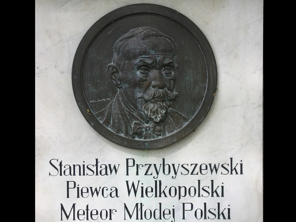 Medalion na grobie Stanisława Przybyszewskiego w Górze k. Inowrocławia/fot. Cetusek - Praca własna, CC BY-SA 4.0 (Wikipedia)